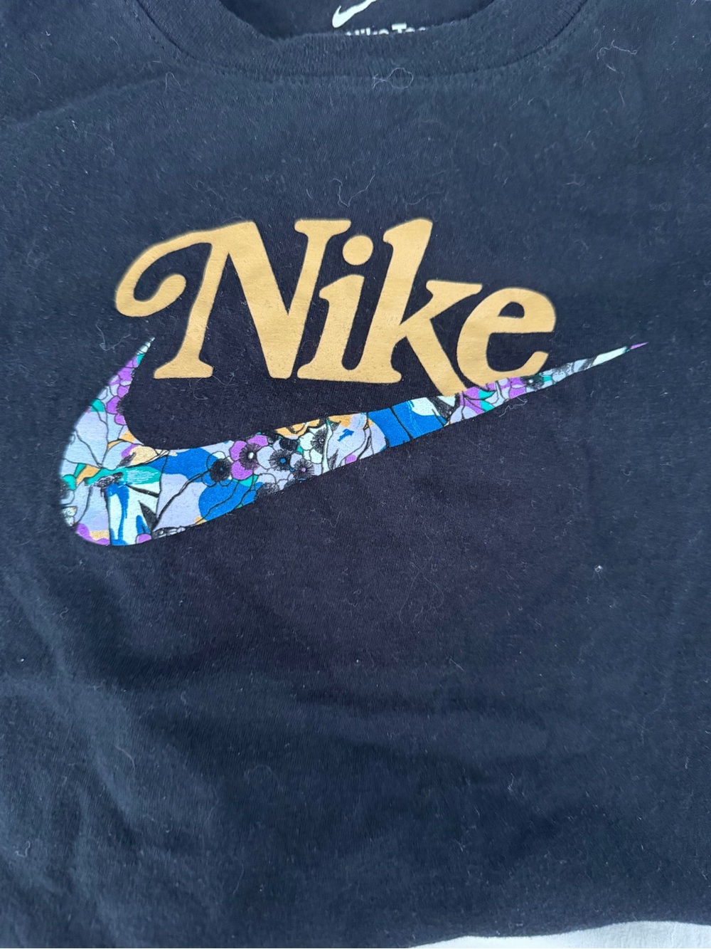 4 Nike Kids Short Sleeve Tees Multi-Color Graphic Pack set of shirts medium - Picture 6 of 11